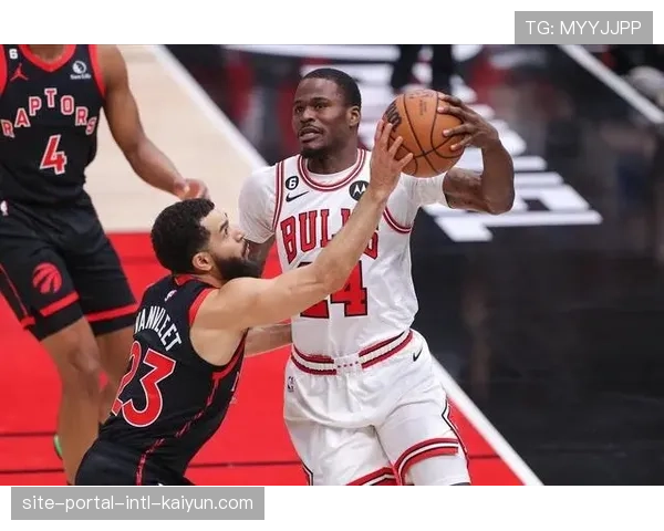 公牛进攻停滞困局 吉迪组织串联与武切维奇高位手递手