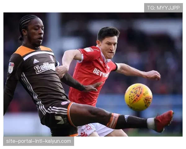 布伦特福德防线与中场衔接机制成熟 双后腰协同形成五人屏障